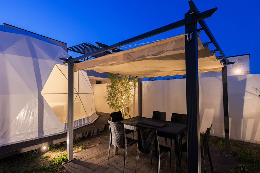 Outdoor-like dome tent glamping
